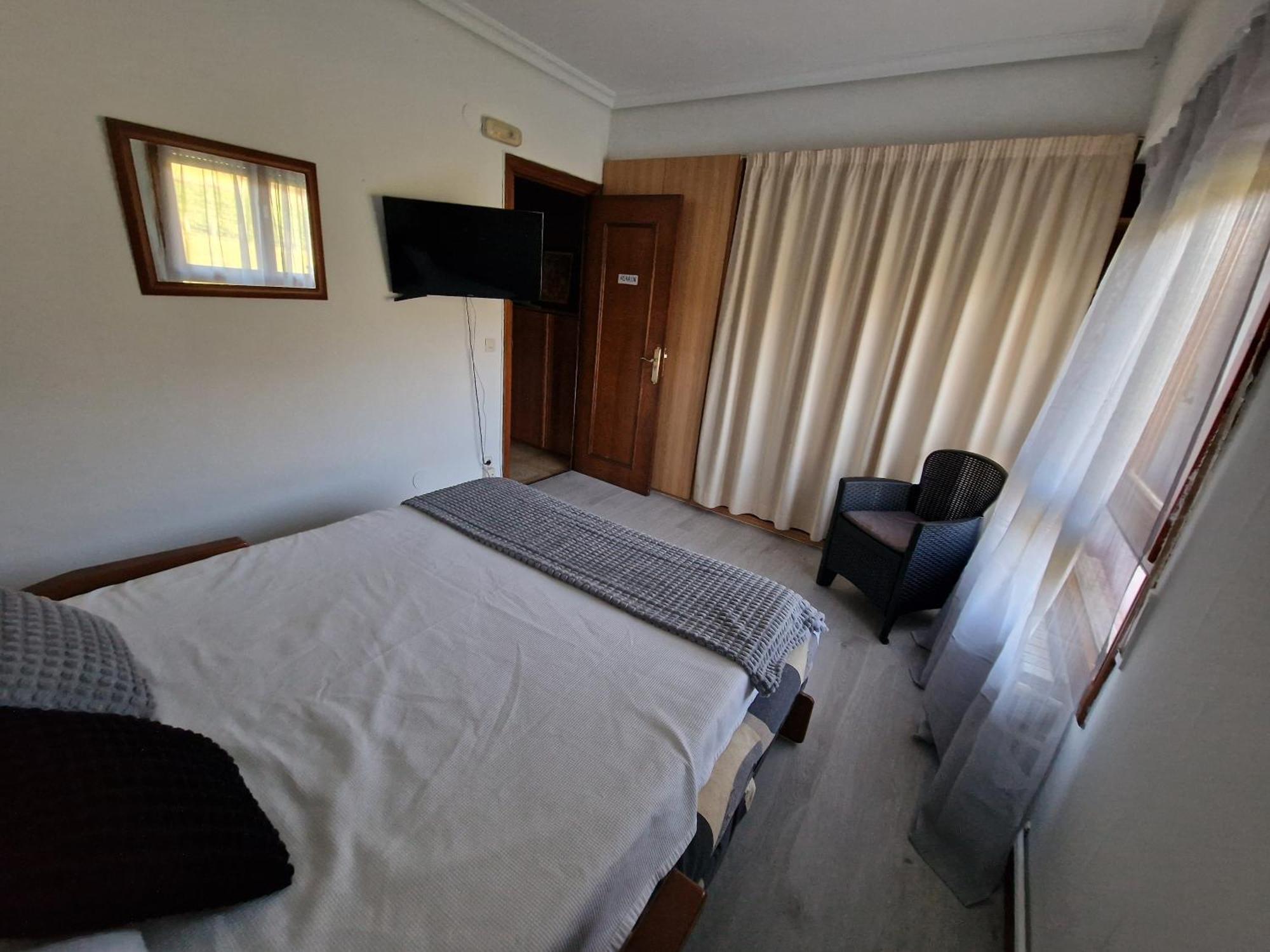 Bera  Hostal Lizuniaga מראה חיצוני תמונה