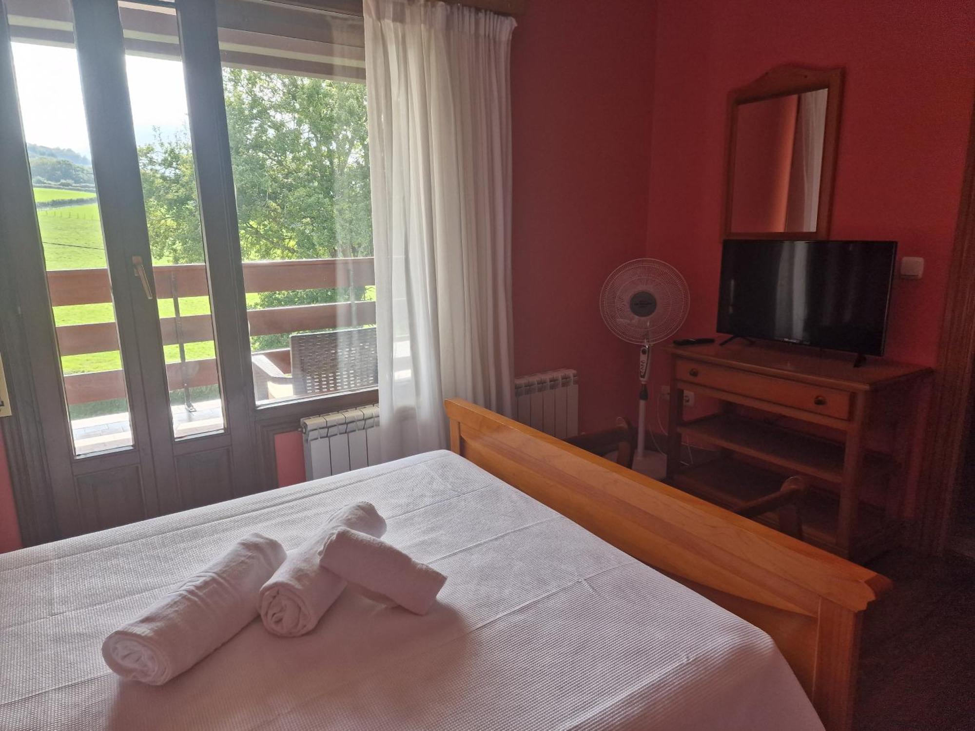 Bera  Hostal Lizuniaga מראה חיצוני תמונה